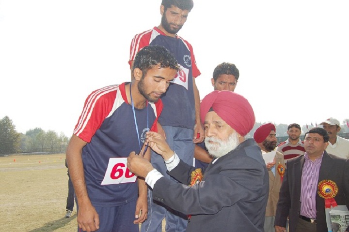 https://cache.careers360.mobi/media/colleges/social-media/media-gallery/19098/2019/4/19/Sports Winner of Government College of Physical Education Ganderbal_Sports.jpg